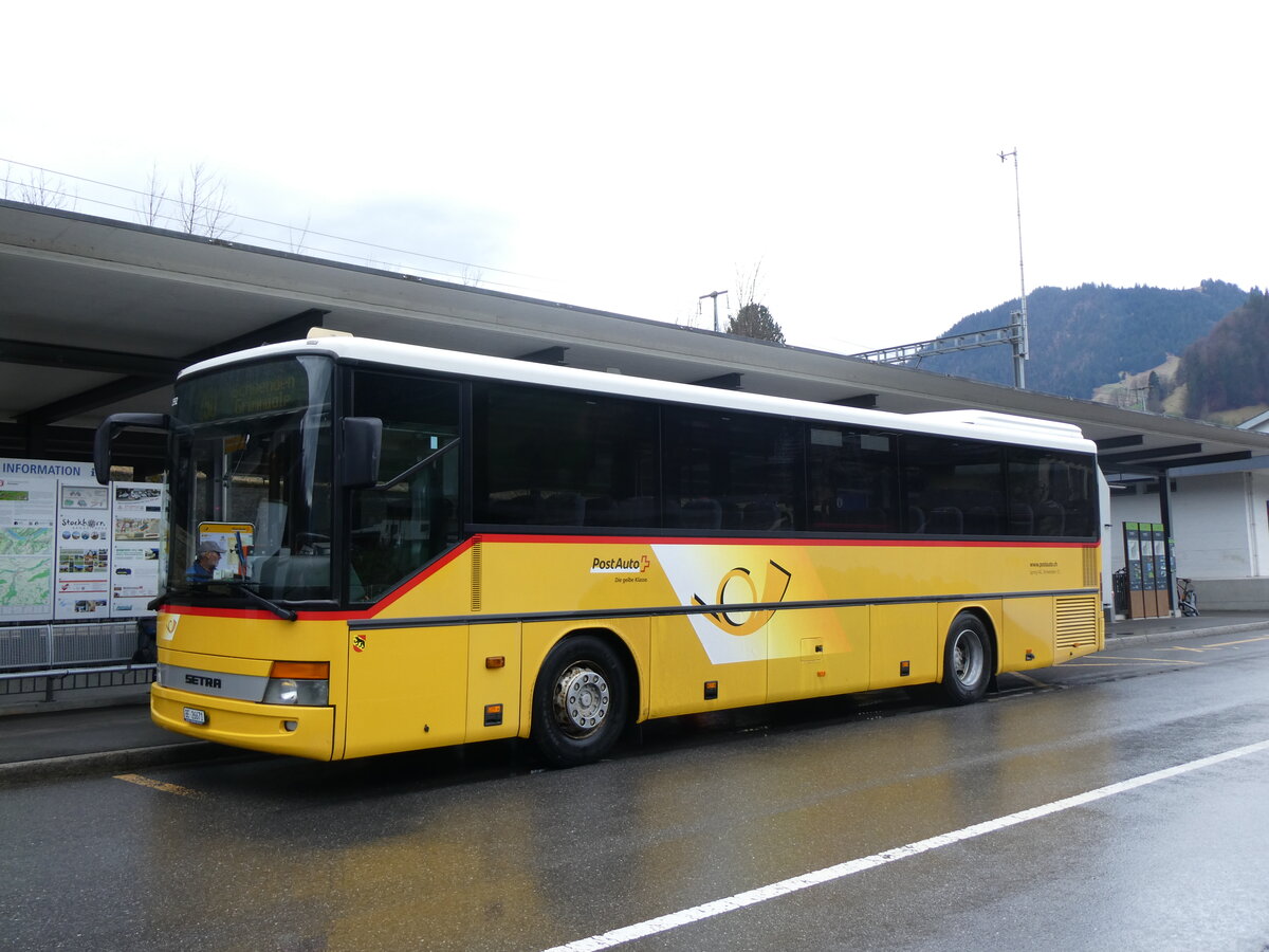 (260'582) - Spring, Schwenden - BE 26'671/PID 2592 - Setra am 21. Mrz 2024 beim Bahnhof Oey-Diemtigen