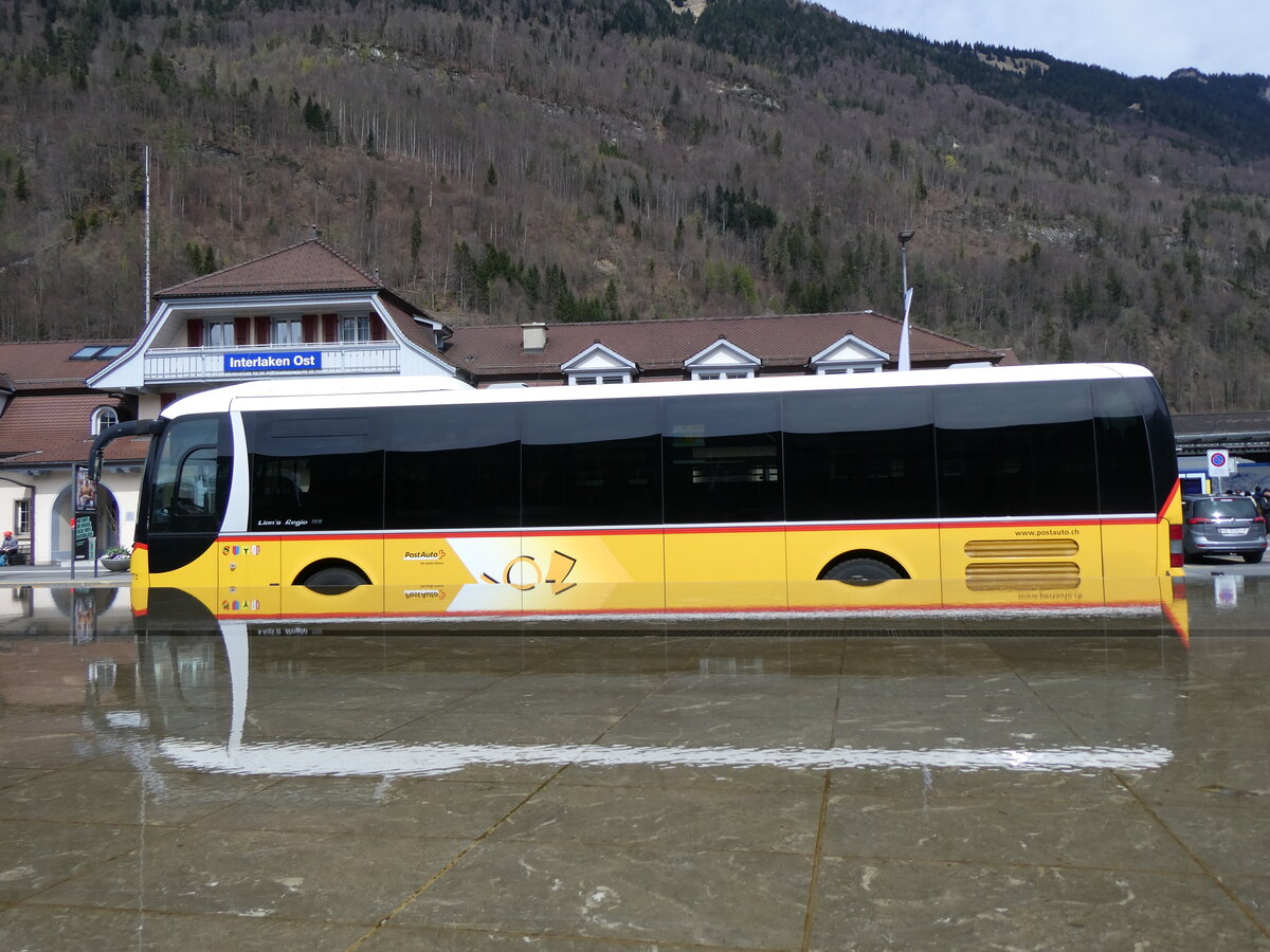 (260'972) - PostAuto Bern - Nr. 71/BE 412'071/PID 11'071 - MAN (ex PostAuto Zentralschweiz Nr. 20; ex Dillier, Sarnen Nr. 20) am 4. April 2024 beim Bahnhof Interlaken Ost (Teilaufnahme)