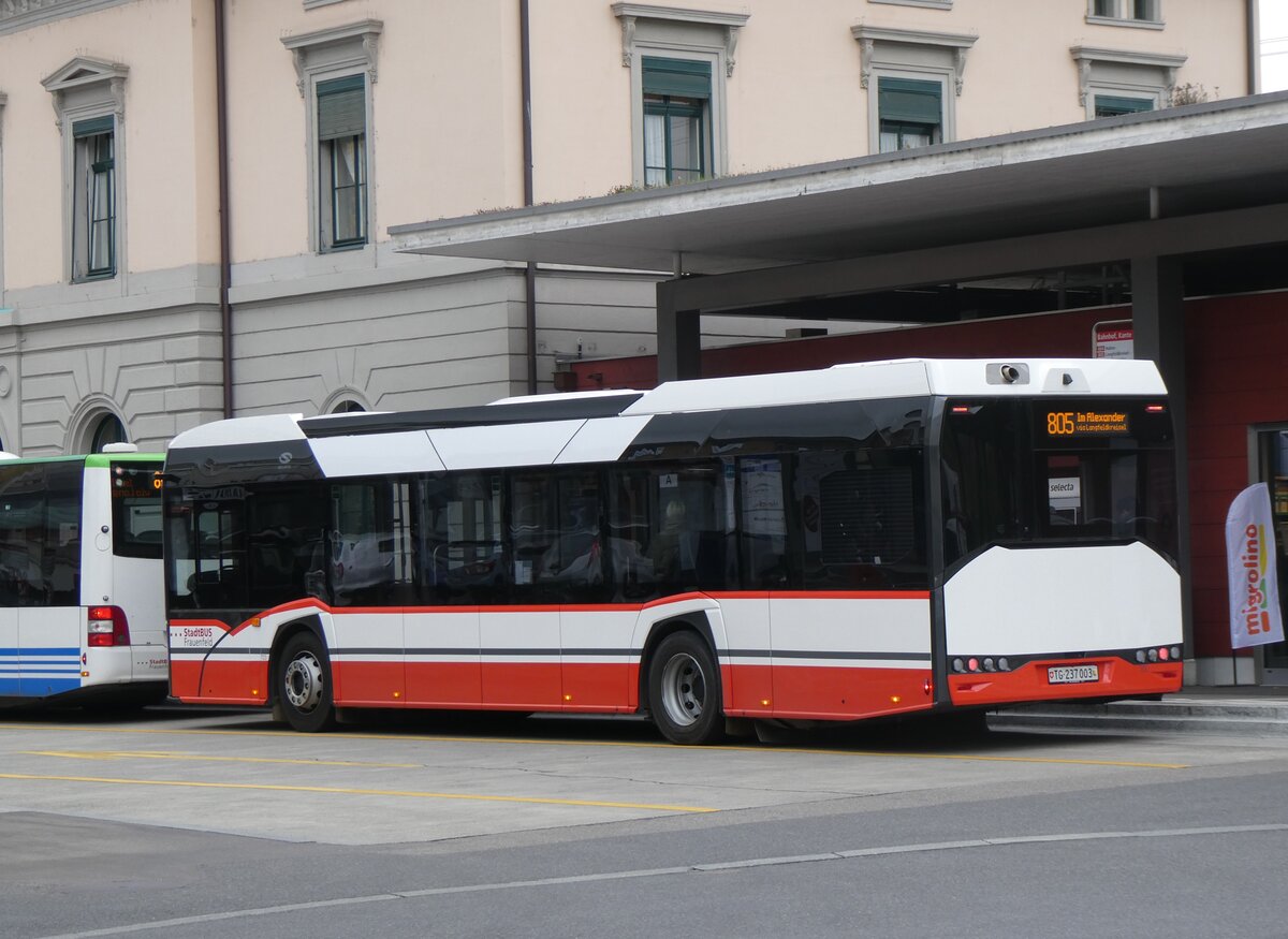 (261'095) - StadtBUS, Frauenfeld - Nr. 703/TG 237'003 - Solaris am 9. April 2024 beim Bahnhof Frauenfeld