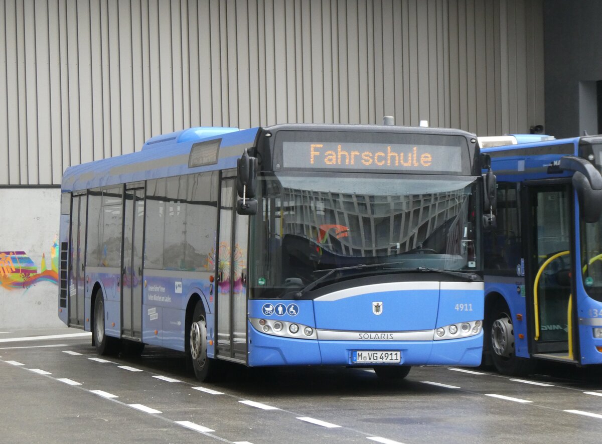 (261'472) - MVG Mnchen - Nr. 4911/M-VG 4911 - Solaris am 15. April 2024 in Moosach, Betriebshof