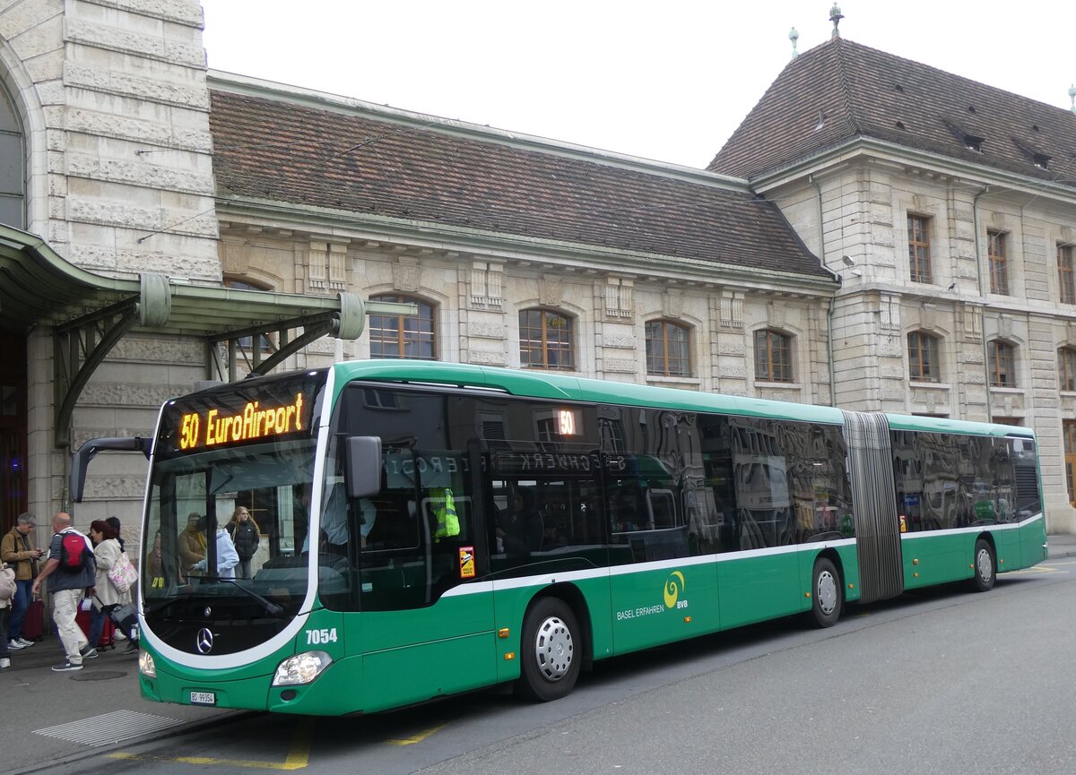 (261'524) - BVB Basel - Nr. 7054/BS 99'354 - Mercedes am 19. April 2024 beim Bahnhof Basel