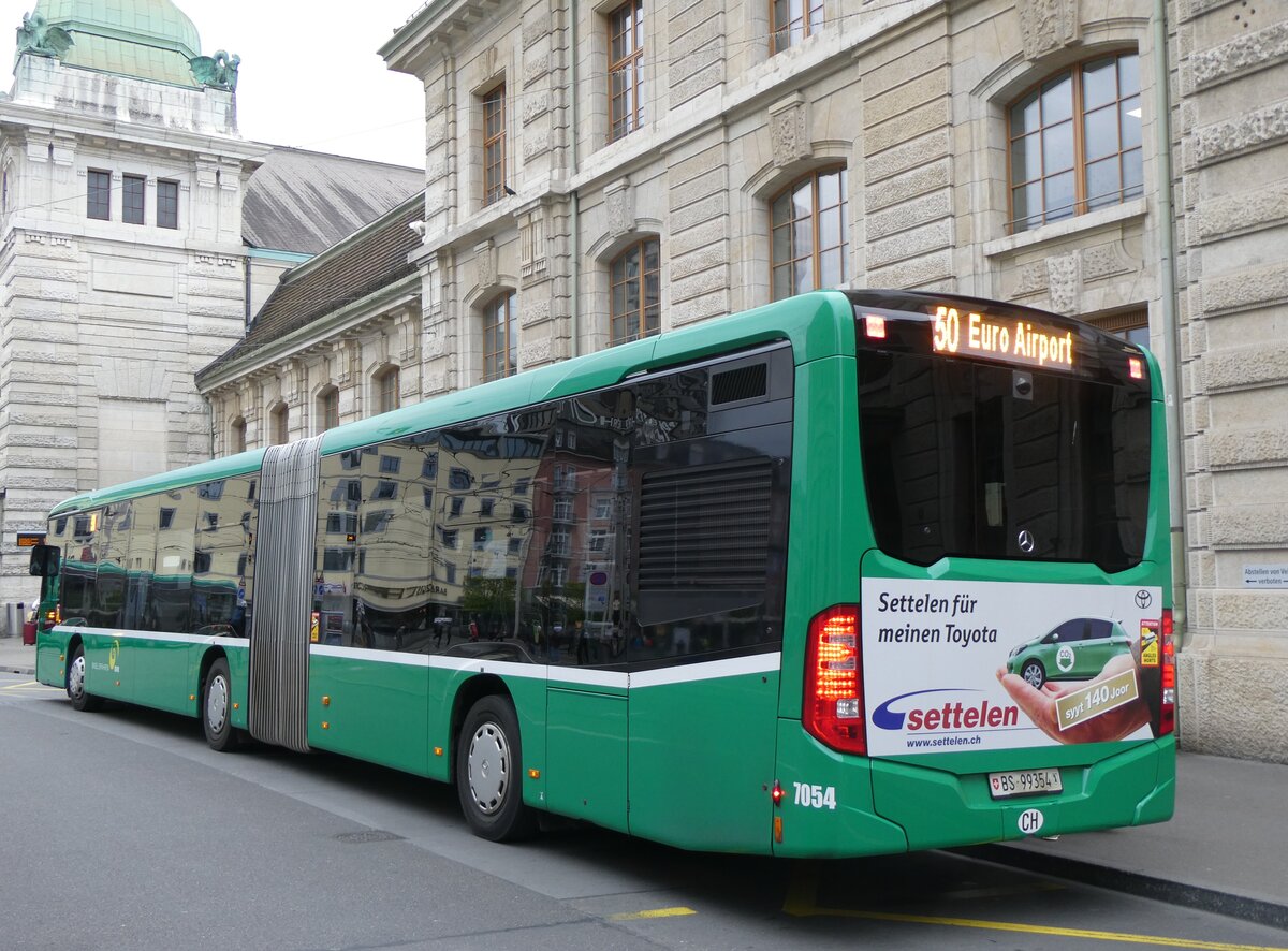 (261'542) - BVB Basel - Nr. 7054/BS 99'354 - Mercedes am 19. April 2024 beim Bahnhof Basel