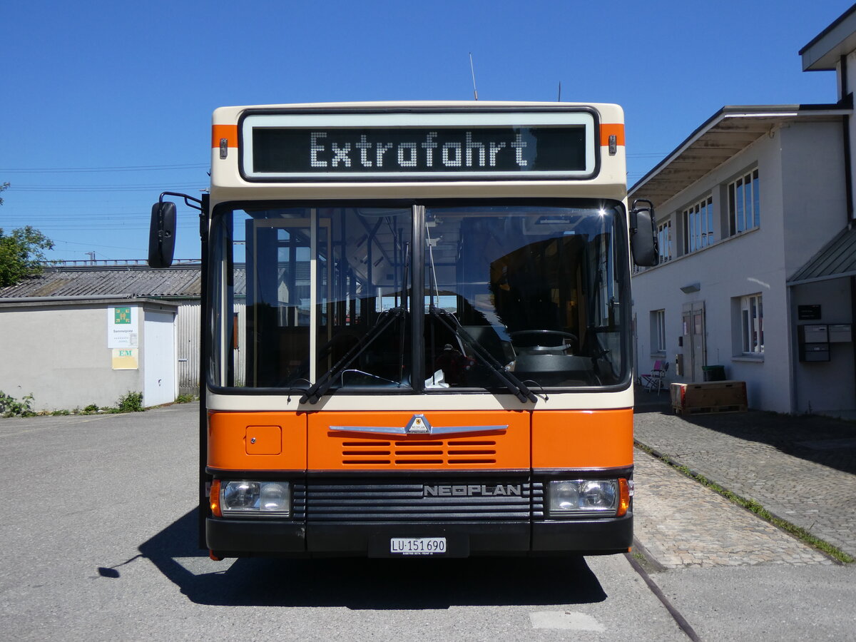 (261'761) - BSF Hochdorf - Nr. 11/LU 151'690 - Neoplan (ex Mder, Schwanden) am 27. April 2024 in Brugg, Bahnpark