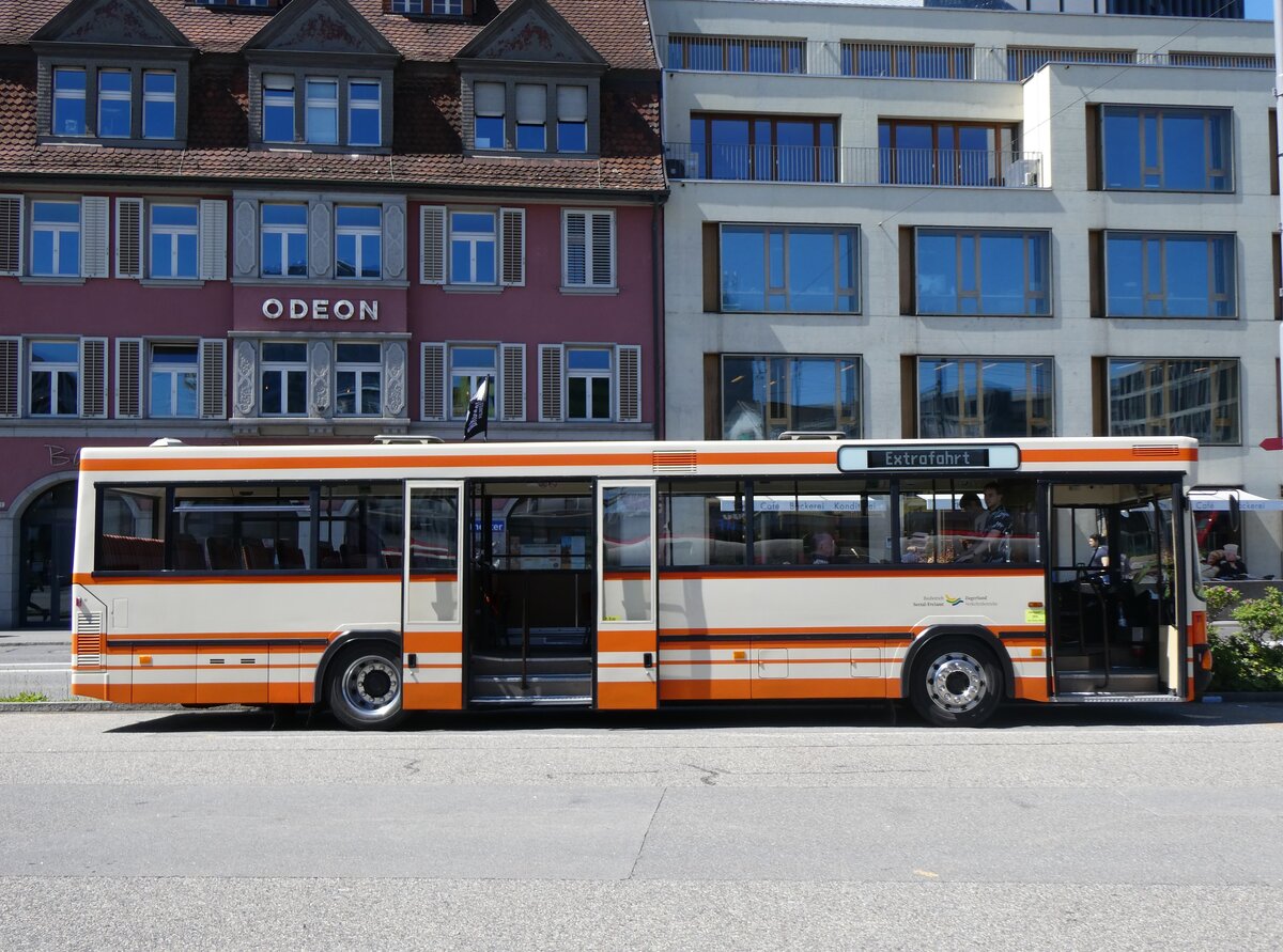 (261'765) - BSF Hochdorf - Nr. 11/LU 151'690 - Neoplan (ex Mder, Schwanden) am 27. April 2024 beim Bahnhof Brugg