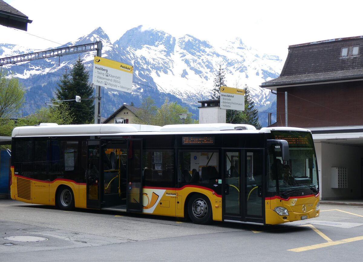 (262'342) - Flck, Brienz - Nr. 5/BE 113'349/PID 10'859 - Mercedes am 13. Mai 2024 auf dem Brnigpass