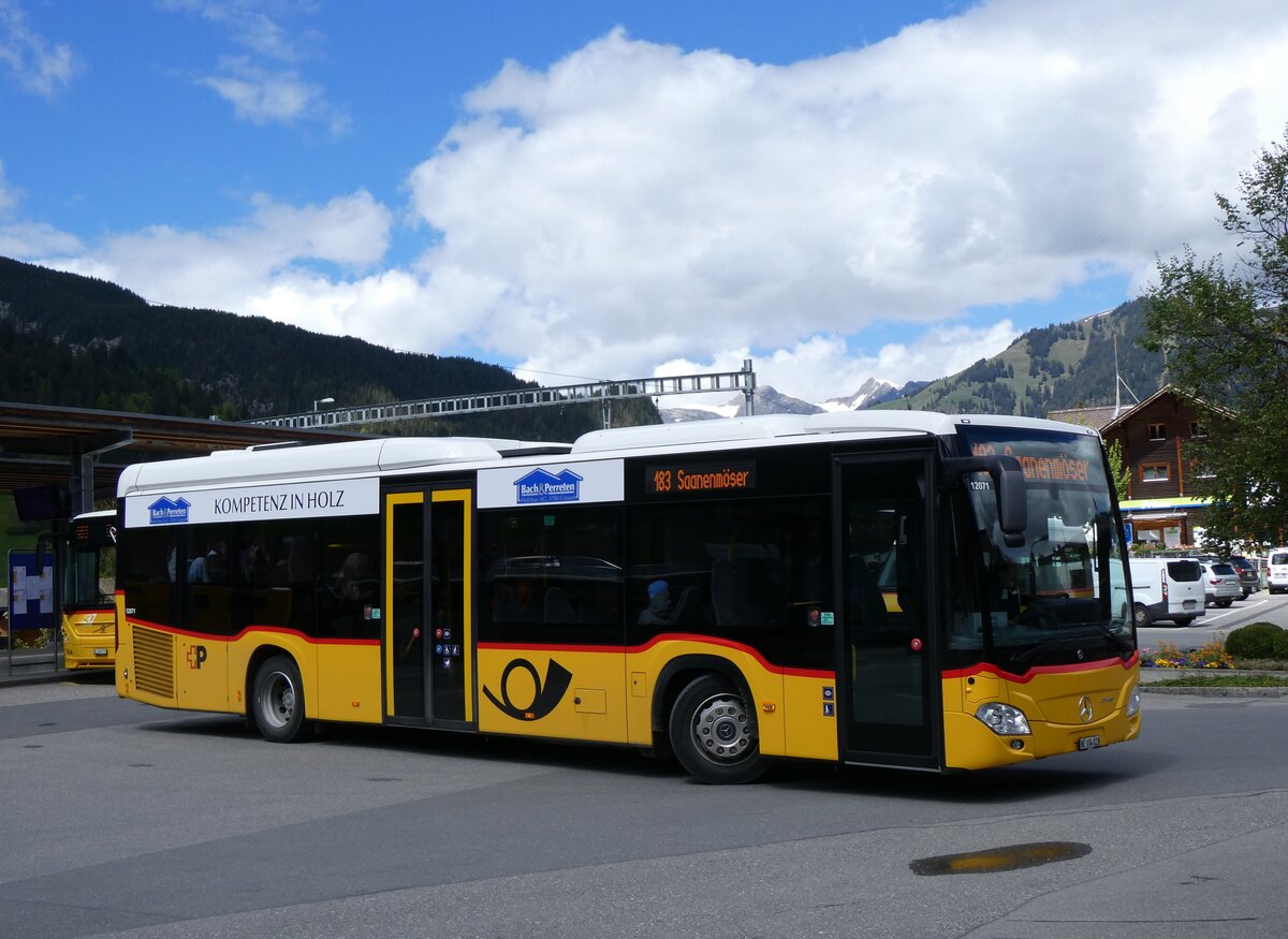 (262'455) - Kbli, Gstaad - BE 104'023/PID 12'071 - Mercedes am 17. Mai 2024 beim Bahnhof Gstaad