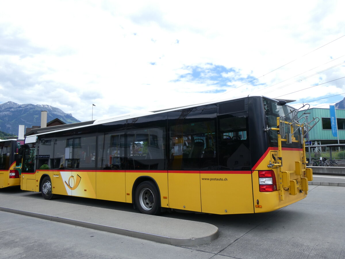 (262'704) - PostAuto Zentralschweiz - Nr. 511/OW 16'211/PID 10'290 - MAN (ex Nr. 11; ex Mattli, Wassen) am 18. Mai 2024 beim Bahnhof Sarnen