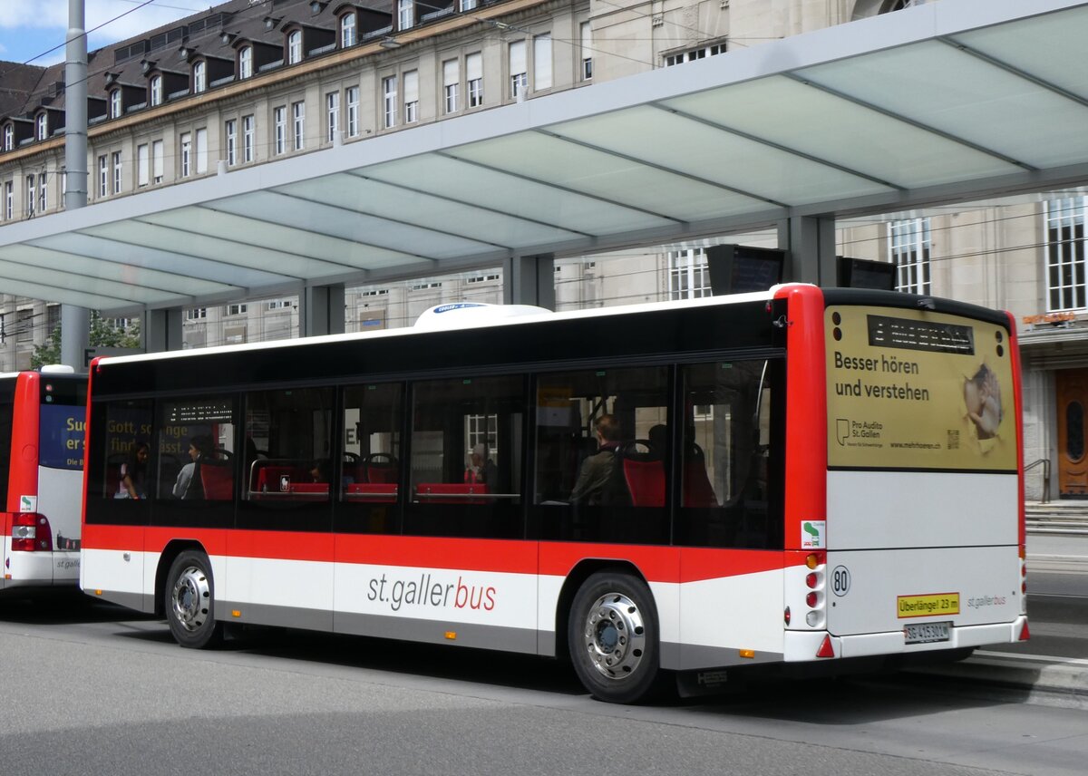 (262'828) - St. Gallerbus, St. Gallen - Nr. 301/SG 415'301 - Hess Personenanhnger am 24. Mai 2024 beim Bahnhof St. Gallen