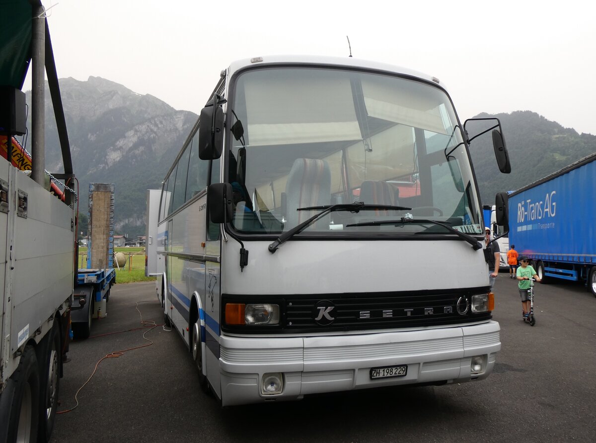 (264'100) - ??? - ZH 198'229 - Setra am 29. Juni 2024 in Interlaken, Flugplatz