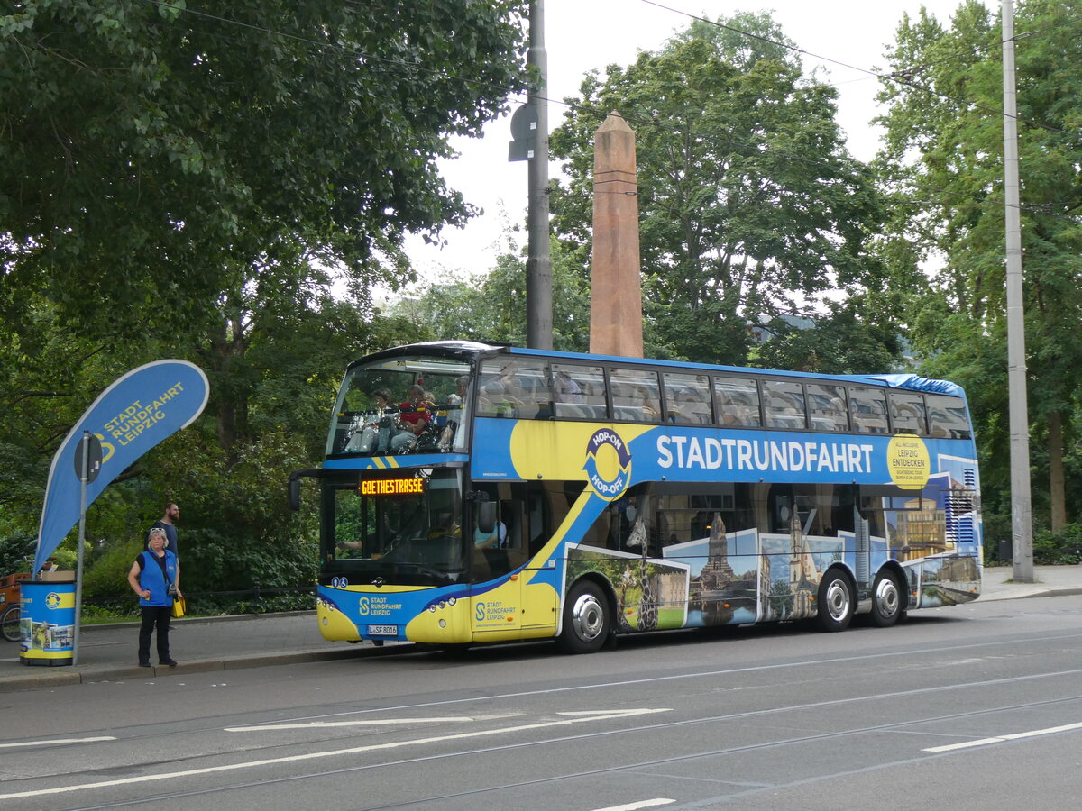 (264'557) - Stadtrundfahrt, Leipzig - L-SF 8016 - Ayats am 10. Juli 2024 beim Hauptbahnhof Leipzig