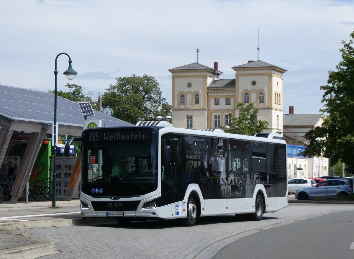 (264'582) - PVG Naumburg - BLK-PV 325 - MAN am 10. Juli 2024 beim Bahnhof Bad Drrenberg