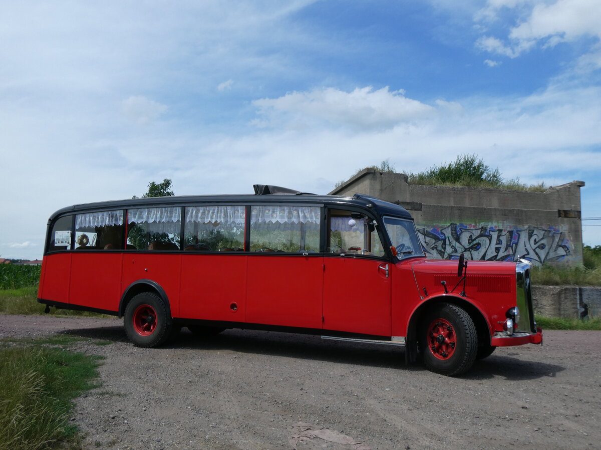 (264'614) - Raab, Bad Drrenberg - MER-K 49H - Saurer/Saurer (ex VDZ/Landerlebniswelt, Bad Drrenberg; ex Fankhauser, CH-Arzier; ex AFa Adelboden/CH Nr. 15; ex P 23'052; ex P 2076) am 10. Juli 2024 in Kreypau, Unvollendete Brcke