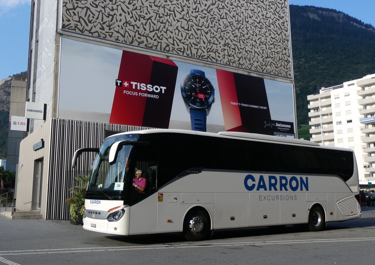 (265'107) - Carron, Fully - VS 24'050 - Setra am 28. Juli 2024 beim Bahnhof Visp