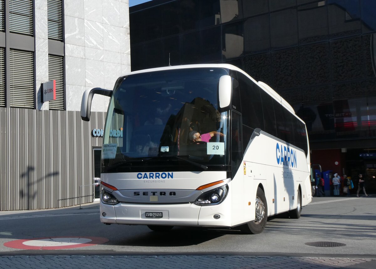 (265'116) - Carron, Fully - VS 24'050 - Setra am 28. Juli 2024 beim Bahnhof Visp