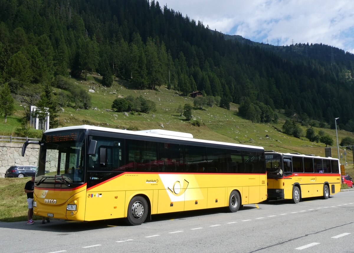 (265'129) - PostAuto Bern - BE 487'695/PID 10'952 - Iveco am 28. Juli 2024 beim Bahnhof Oberwald