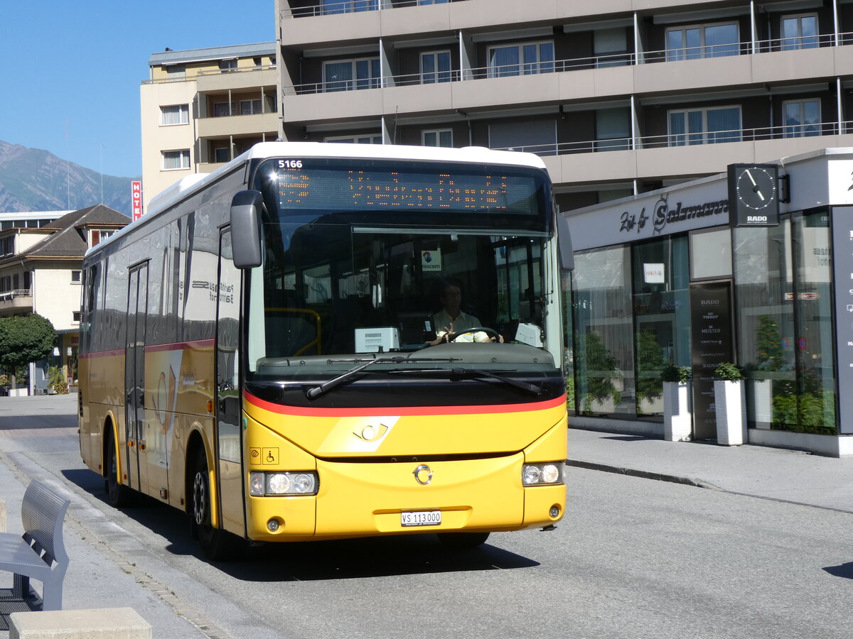 (265'219) - BUS-trans, Visp - VS 113'000/PID 5166 - Irisbus am 28. Juli 2024 beim Bahnhof Visp