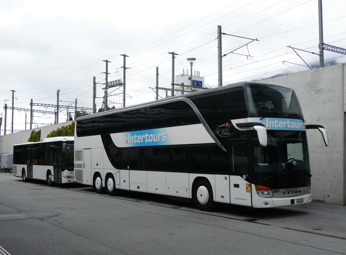 (265'352) - Intertour, Domdidier - FR 300'654 - Setra am 3. August 2024 beim Bahnhof Visp