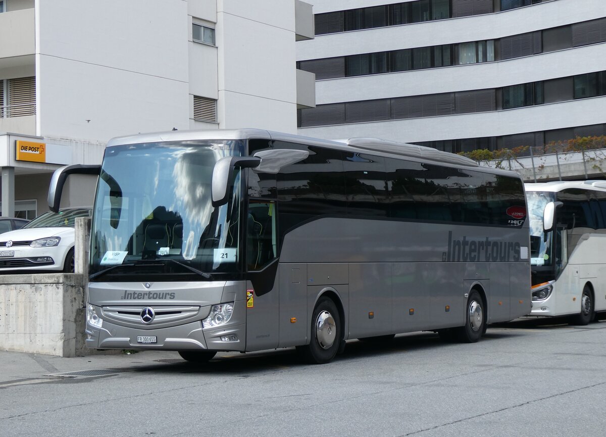 (265'395) - Intertours, Domdidier - FR 300'655 - Mercedes am 3. August 2024 beim Bahnhof Visp