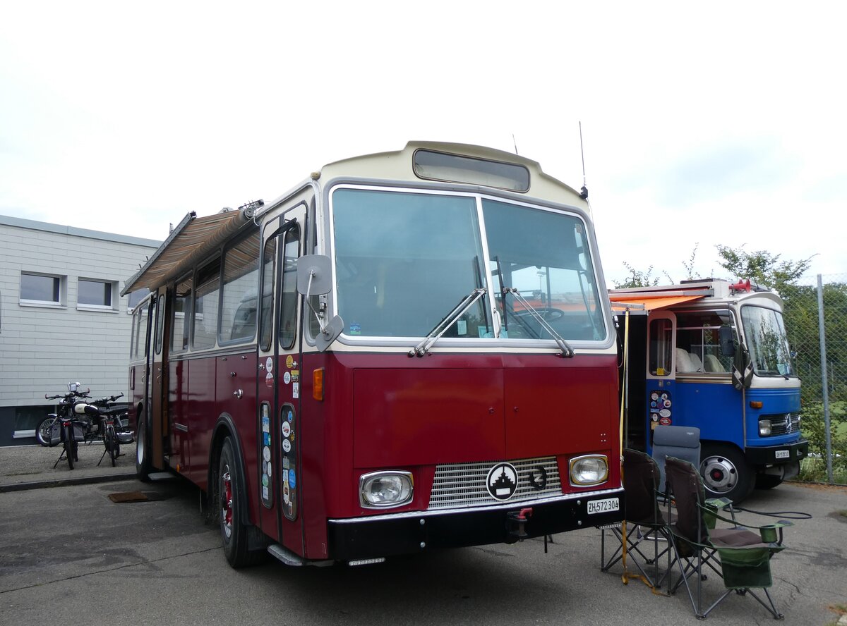 (265'835) - Niederer F., Langwiesen - ZH 572'304 - Saurer/Tscher (ex Solr+Fontana, Ilanz) am 17. August 2024 in Neuhausen, Langriet