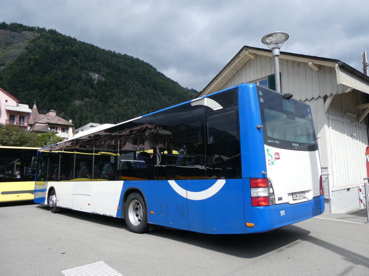 (265'990) - Koch, Giswil - Nr. 111/OW 29'122 - MAN (ex TPN Nyon Nr. 111) am 19. August 2024 beim Bahnhof Meiringen