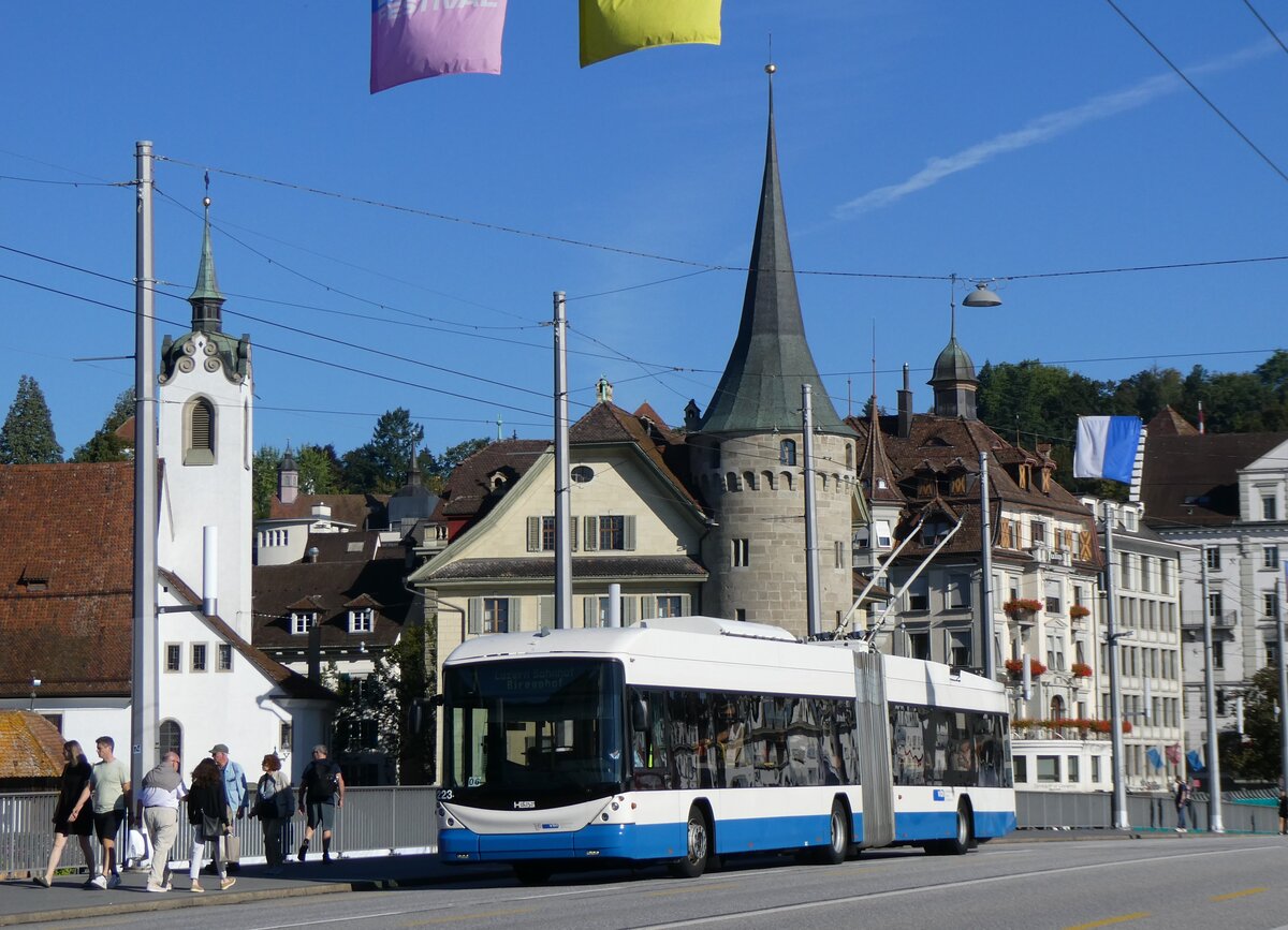 (266'706) - VBL Luzern - Nr. 223 - Hess/Hess Gelenktrolleybus am 7. September 2024 in Luzern, Bahnhofbrcke