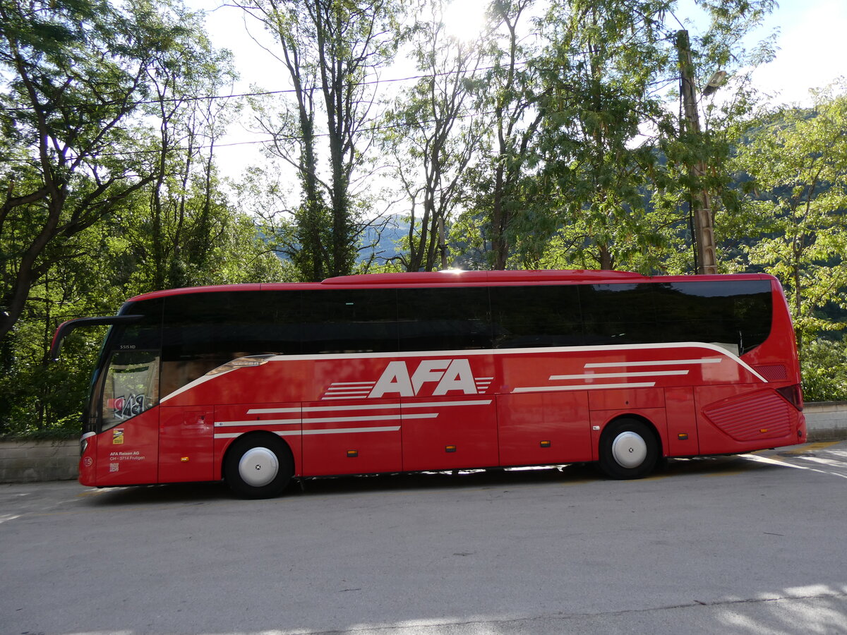 (267'069) - Aus der Schweiz: AFA Adelboden - Nr. 15/BE 26'702 - Setra am 16. September 2024 beim Bahnhof Ribes de Freser