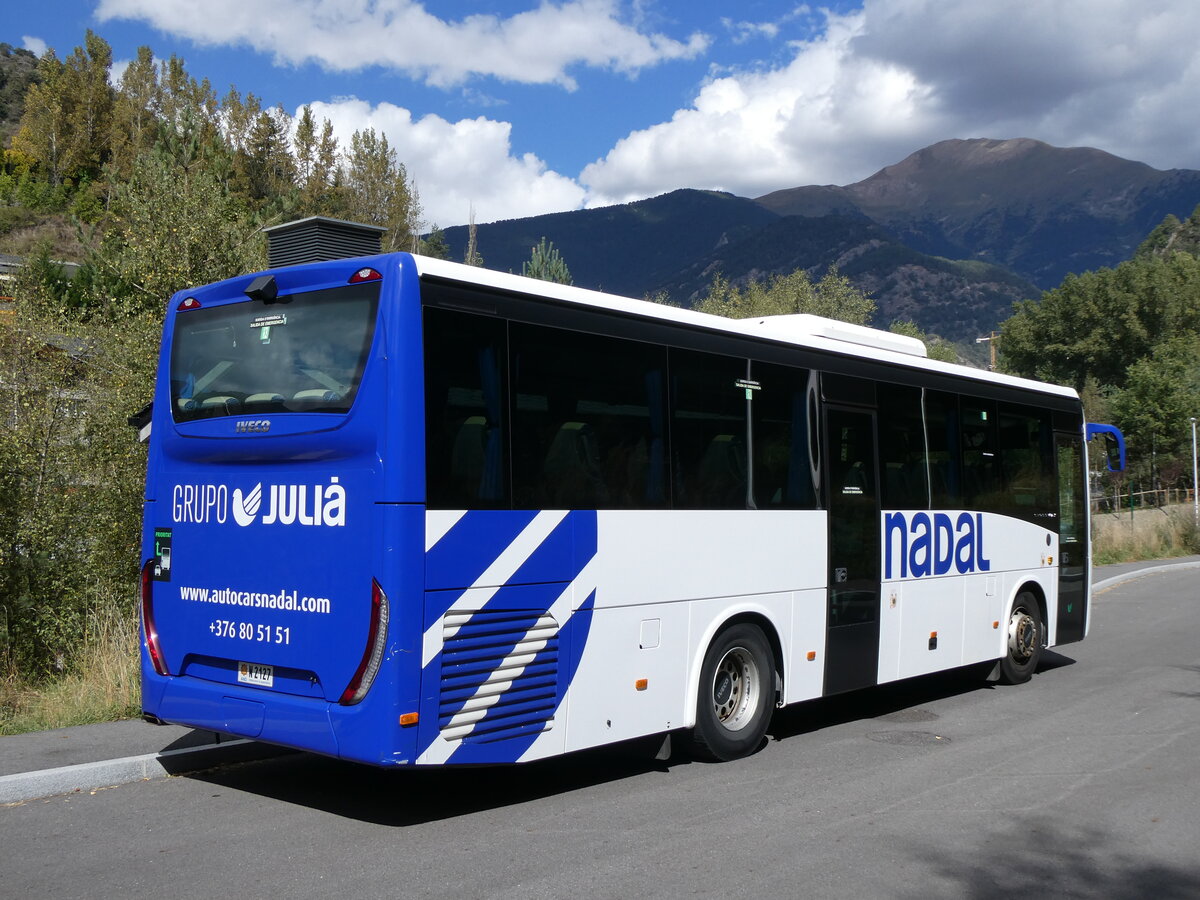 (267'319) - Nadal, Andorra la Vella - N2127 - Iveco am 19. September 2024 in La Massana, Carparkplatz