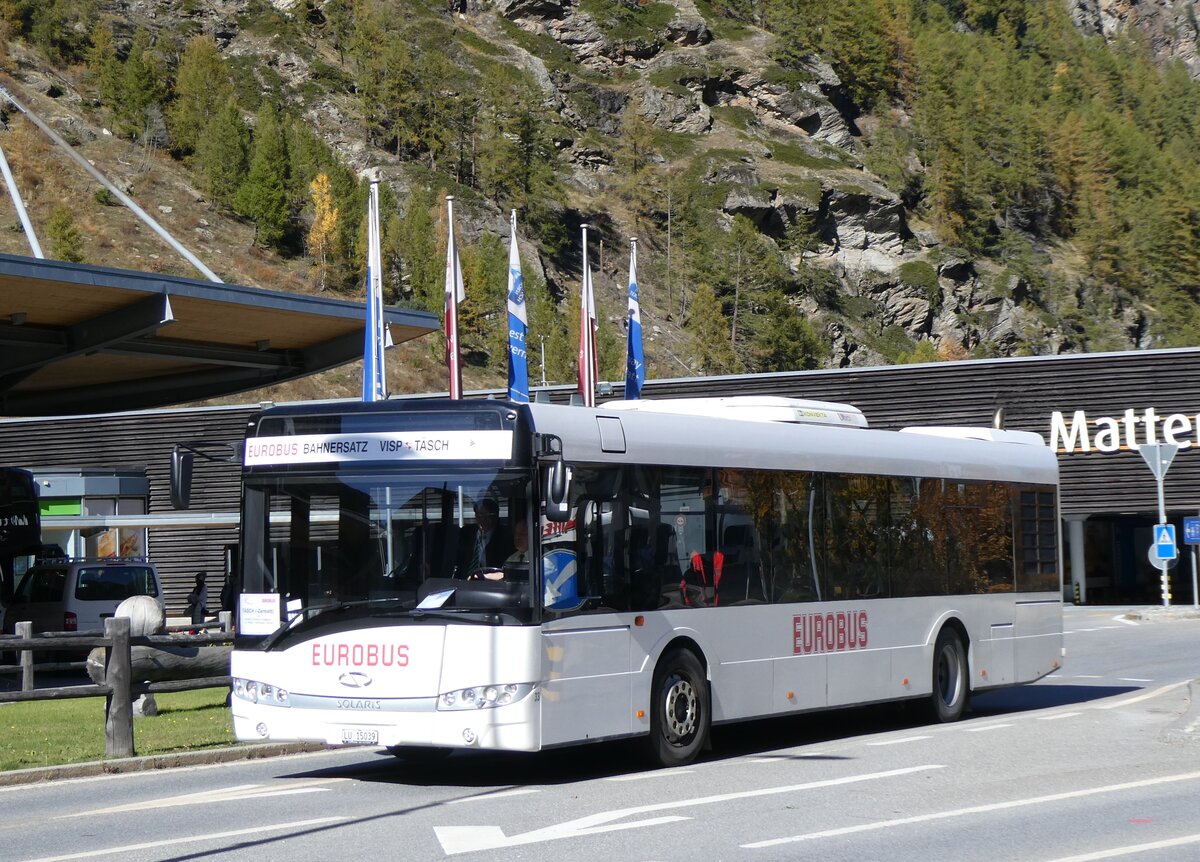 (268'354) - ARAG Ruswil - Nr. 33/LU 15'039 - Solaris am 21. Oktober 2024 beim Bahnhof Tsch