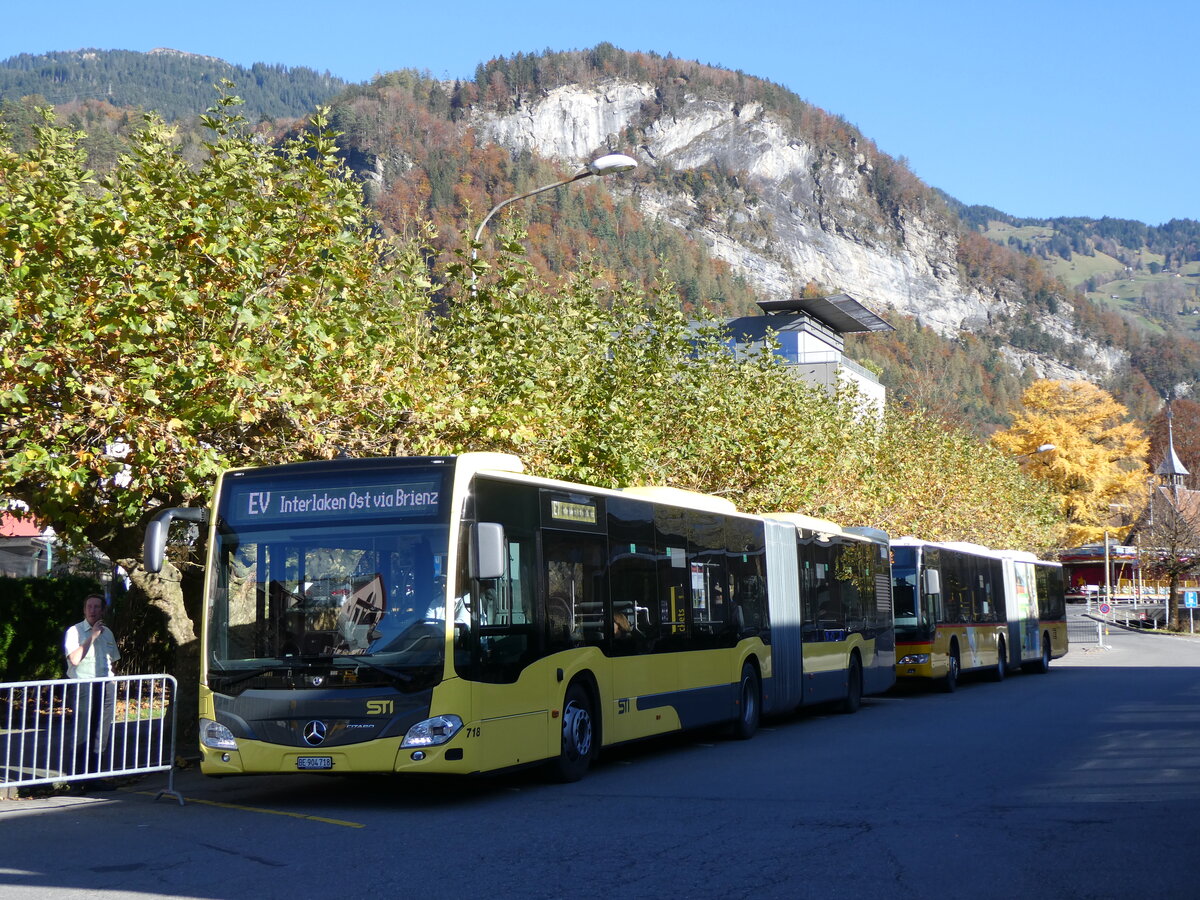 (268'868) - STI Thun - Nr. 718/BE 904'718 - Mercedes am 1. November 2024 beim Bahnhof Meiringen