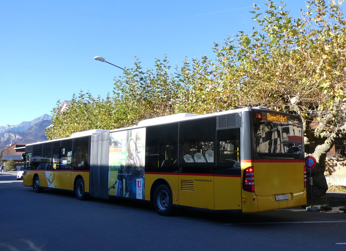 (268'871) - PostAuto Nordschweiz - BL 196'032/PID 5346 - Mercedes am 1. November 2024 beim Bahnhof Meiringen