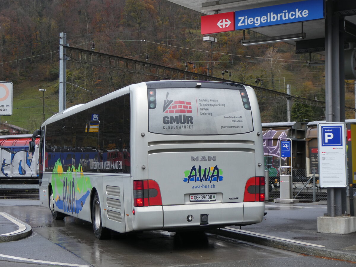 (269'262) - AWA Amden - Nr. 8/SG 39'008 - MAN am 19. November 2024 beim Bahnhof Ziegelbrcke