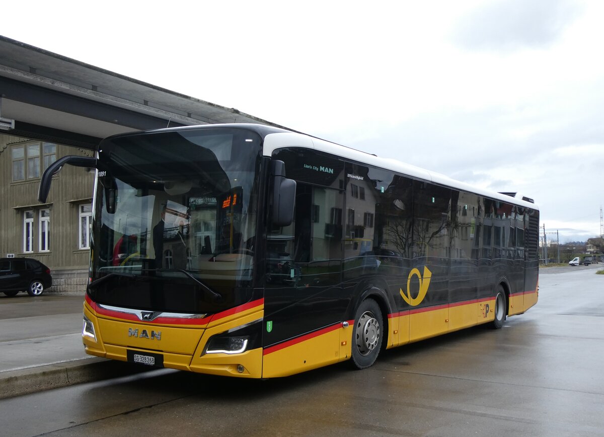 (269'280) - PostAuto Ostschweiz - SG 328'268/PID 11'891 - MAN am 19. November 2024 beim Bahnhof Uznach