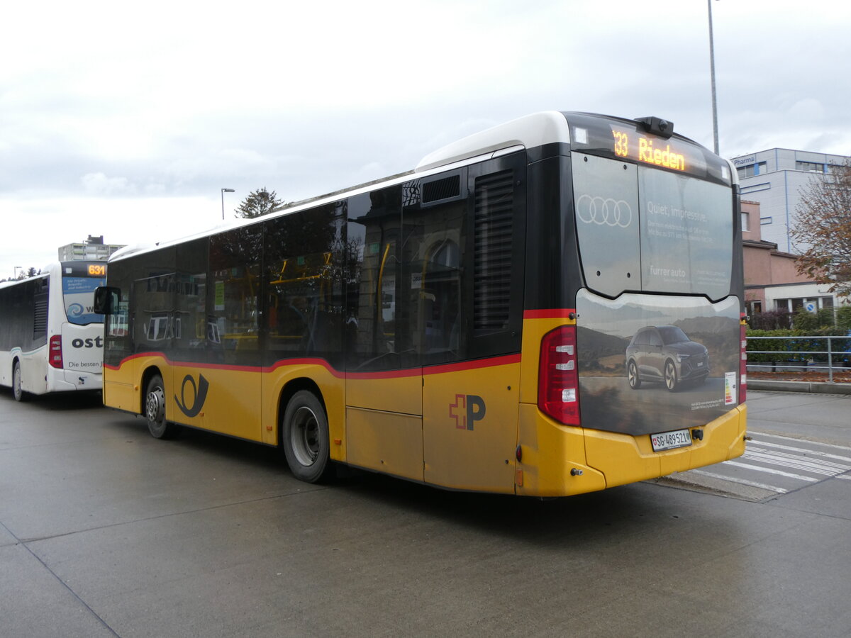 (269'286) - PostAuto Ostschweiz - SG 489'521/PID 12'038 - Mercedes am 19. November 2024 beim Bahnhof Uznach