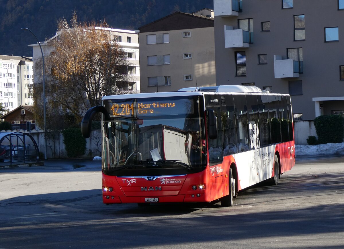 (269'451) - TMR Martigny - Nr. 154/VS 1454 - MAN am 29. November 2024 beim Bahnhof Martigny