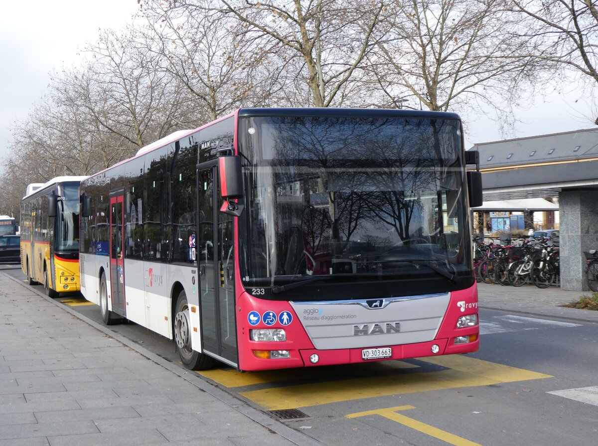 (269'487) - TRAVYS Yverdon - Nr. 233/VD 303'663 - MAN am 30. November 2024 beim Bahnhof Yverdon