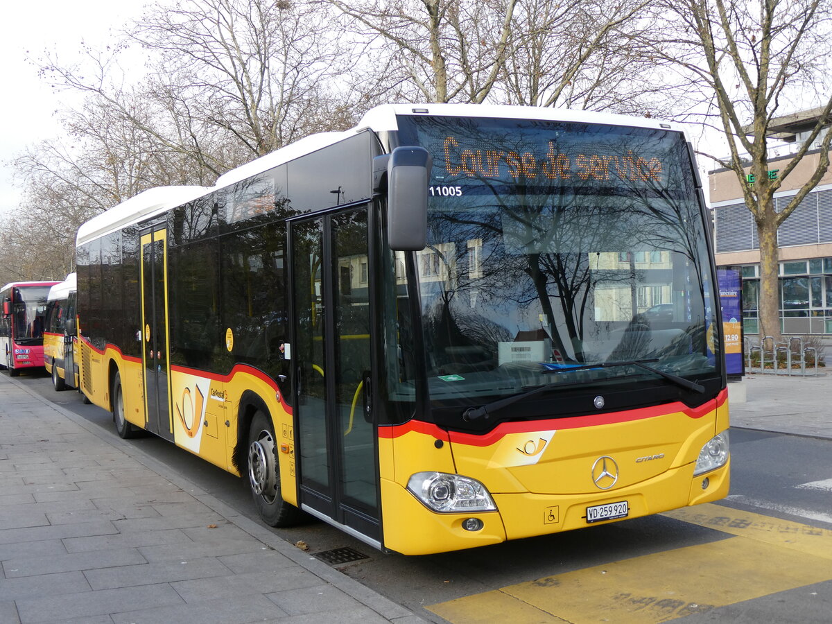 (269'490) - CarPostal Ouest - VD 259'920/PID 11'005 - Mercedes am 30. November 2024 beim Bahnhof Yverdon