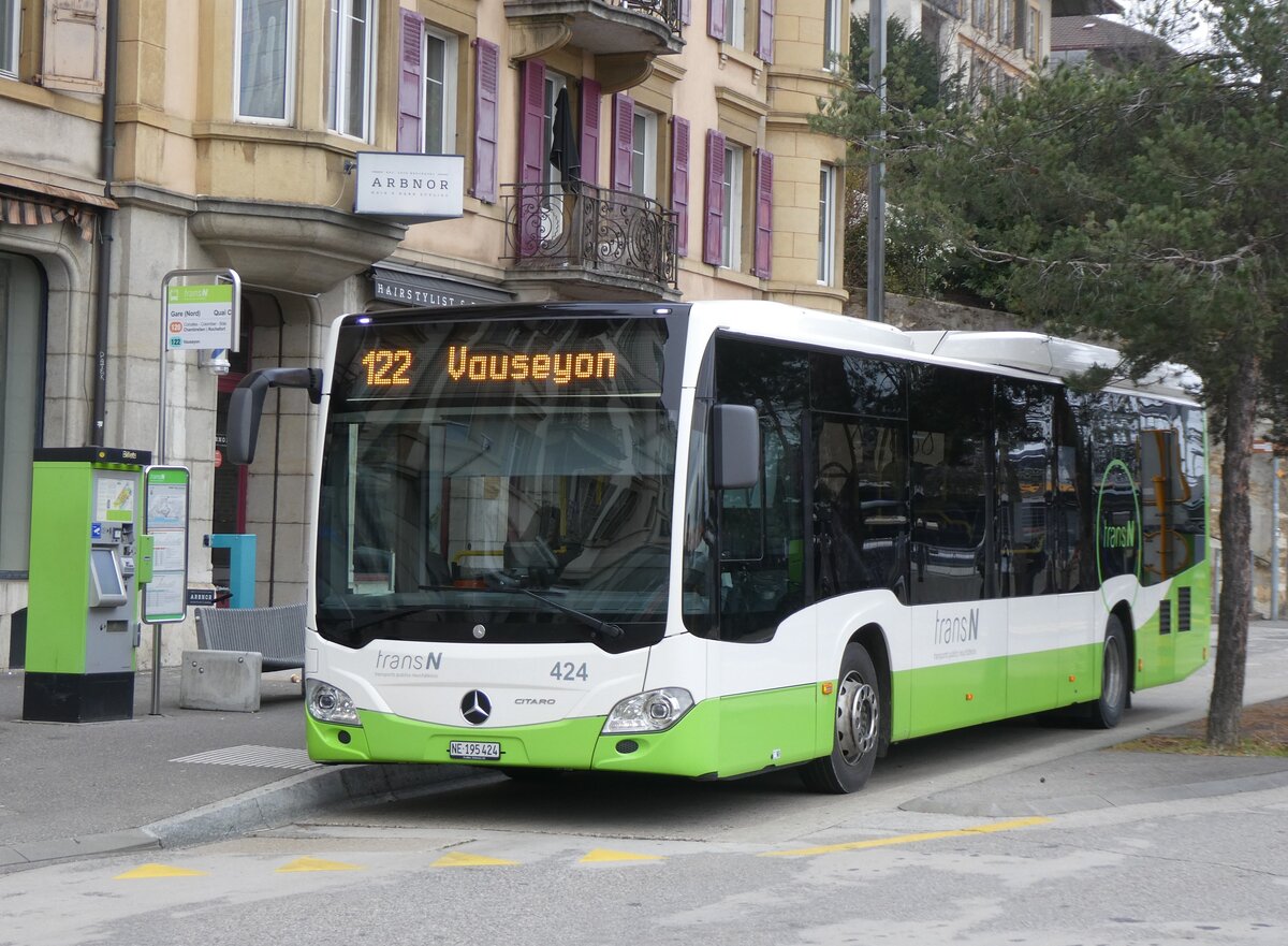 (269'527) - transN, La Chaux-de-Fonds - Nr. 424/NE 195'424 - Mercedes am 30. November 2024 beim Bahnhof Neuchtel