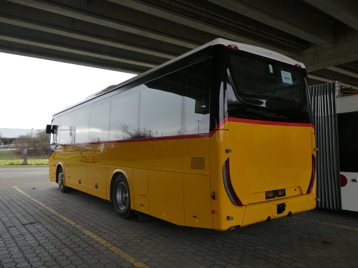 (269'537) - Evquoz, Erde - PID 12'235 - Iveco am 30. November 2024 in Kerzers, Murtenstrasse