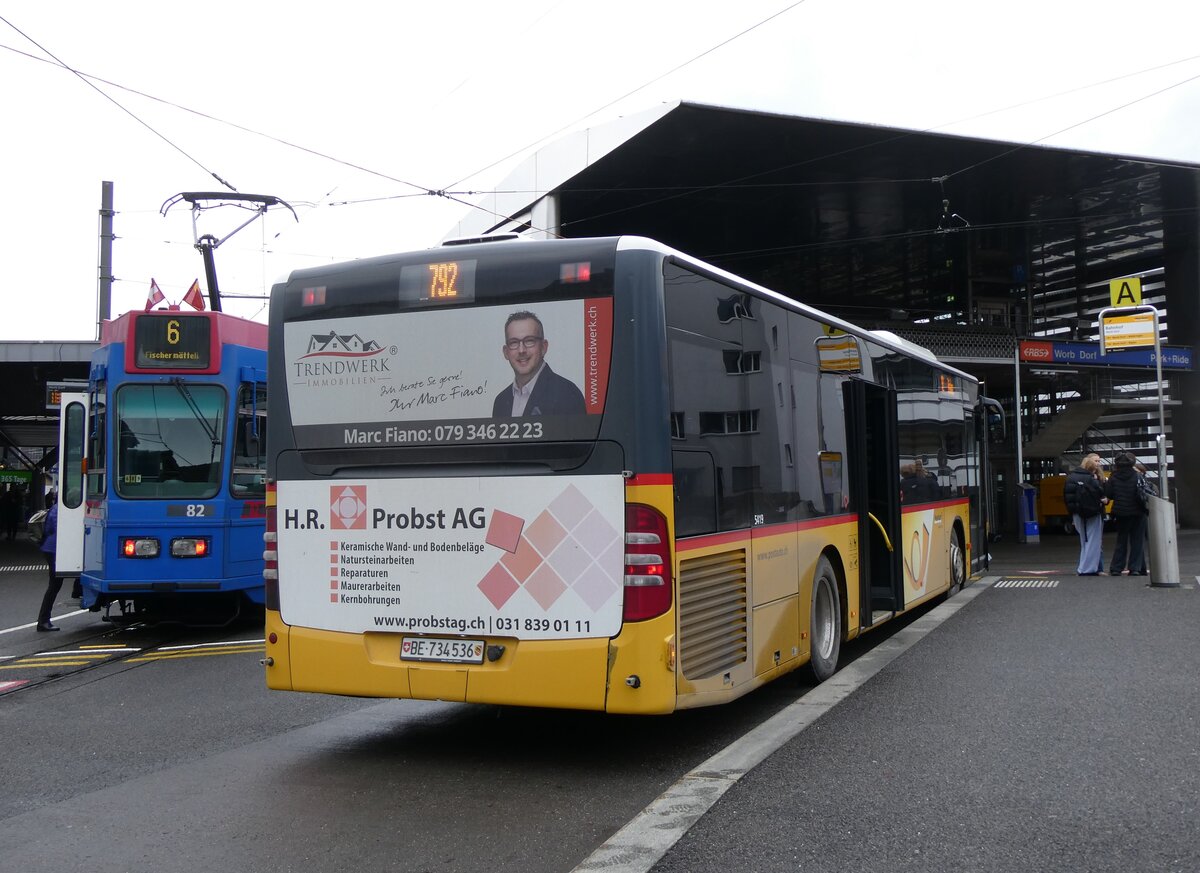 (269'604) - PostAuto Bern - Nr. 536/BE 734'536/PID 5419 - Mercedes am 3. Dezember 2024 beim Bahnhof Worb Dorf