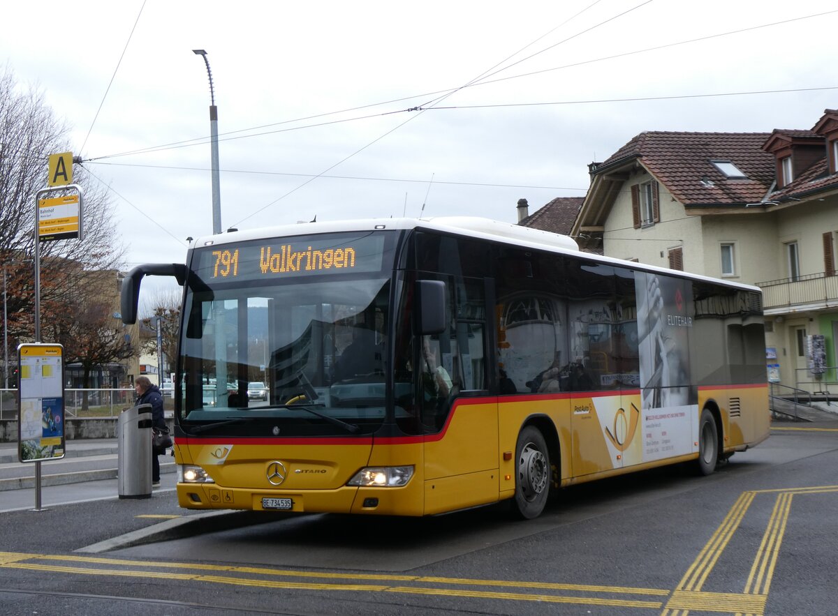 (269'608) - PostAuto BErn - Nr. 535/BE 734'535/PID 5418 - Mercedes am 3. Dezember 2024 beim Bahnhof Worb Dorf