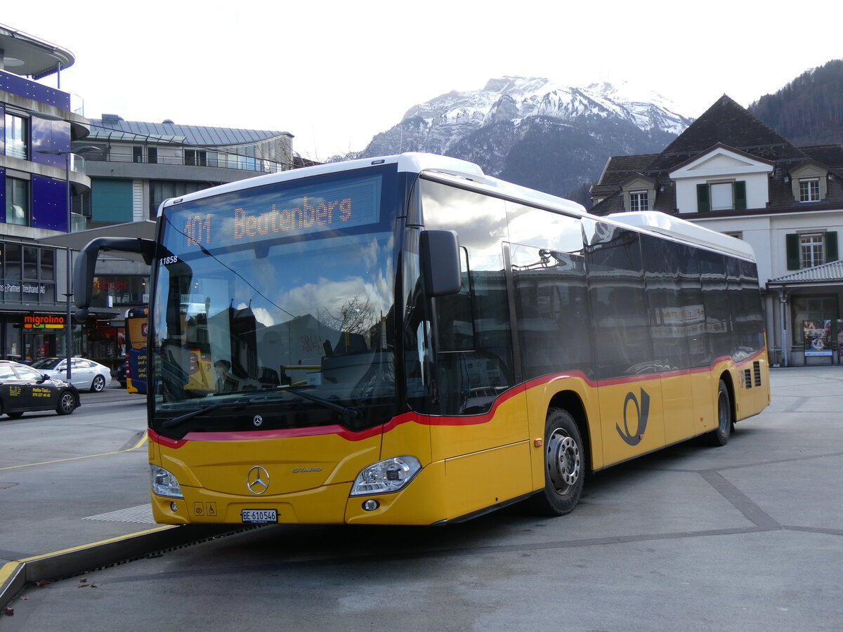 (269'641) - PostAuto Bern - BE 610'546/PID 11'858 - Mercedes am 6. Dezember 2024 beim Bahnhof Interlaken West