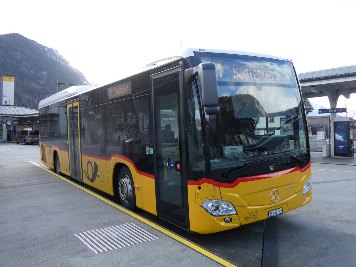 (269'642) - PostAuto Bern - BE 610'546/PID 11'858 - Mercedes am 6. Dezember 2024 beim Bahnhof Interlaken West