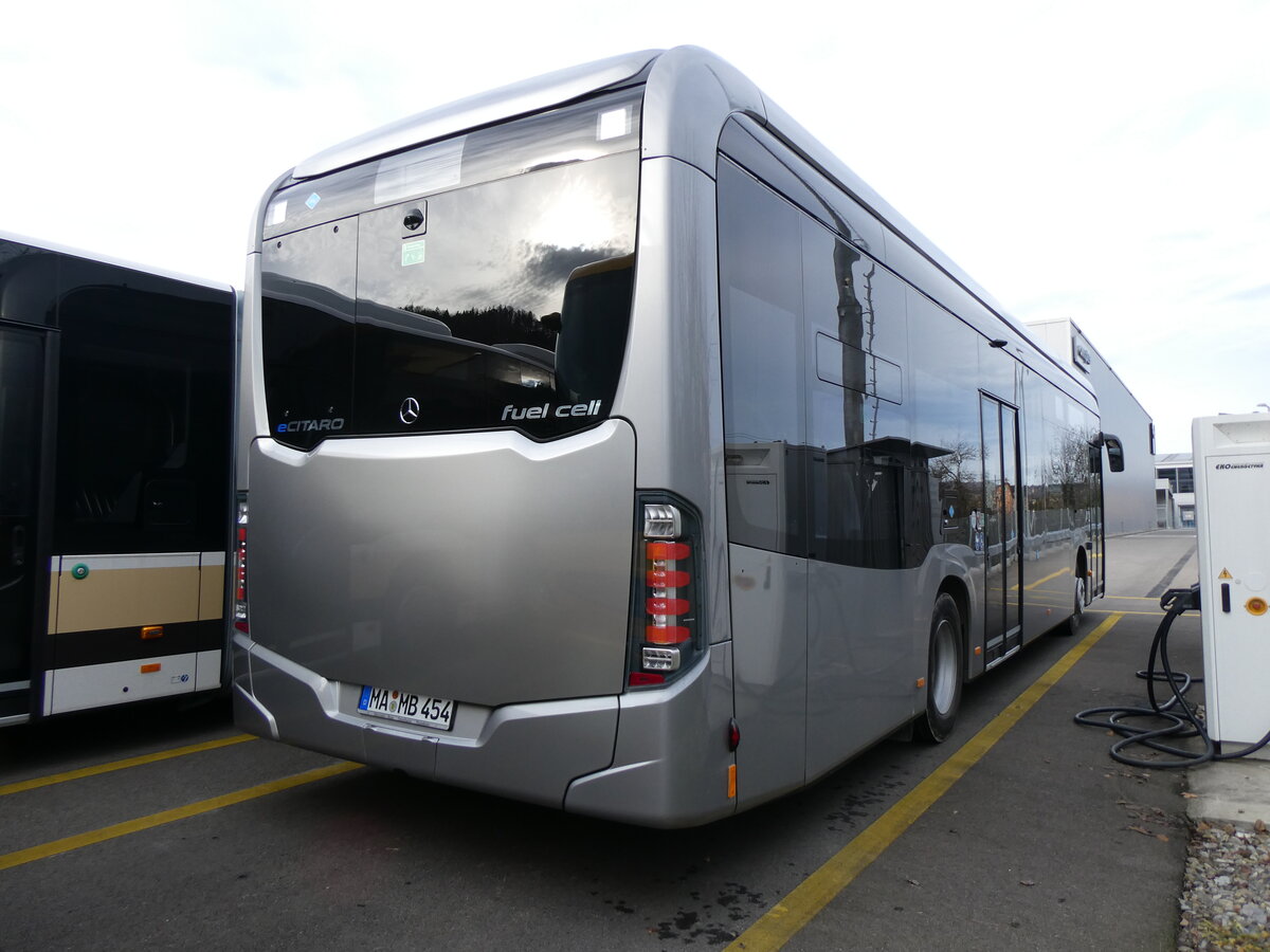 (269'673) - Aus Deutschland: Mercedes, Mannheim - MA-MB 454 - eMercedes am 7. Dezember 2024 in Winterthur, Daimler Buses