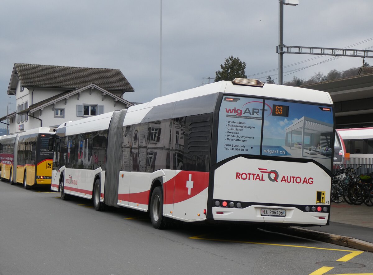 (269'761) - ARAG Ruswil - Nr. 44/LU 206'406 - Solaris am 10. Dezember 2024 beim Bahnhof Sursee