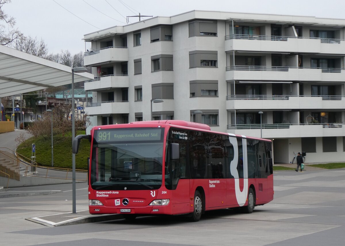 (269'814) - VZO Grningen - Nr. 204/ZH 741'204 - Mercedes am 12. Dezember 2024 beim Bahnhof Jona