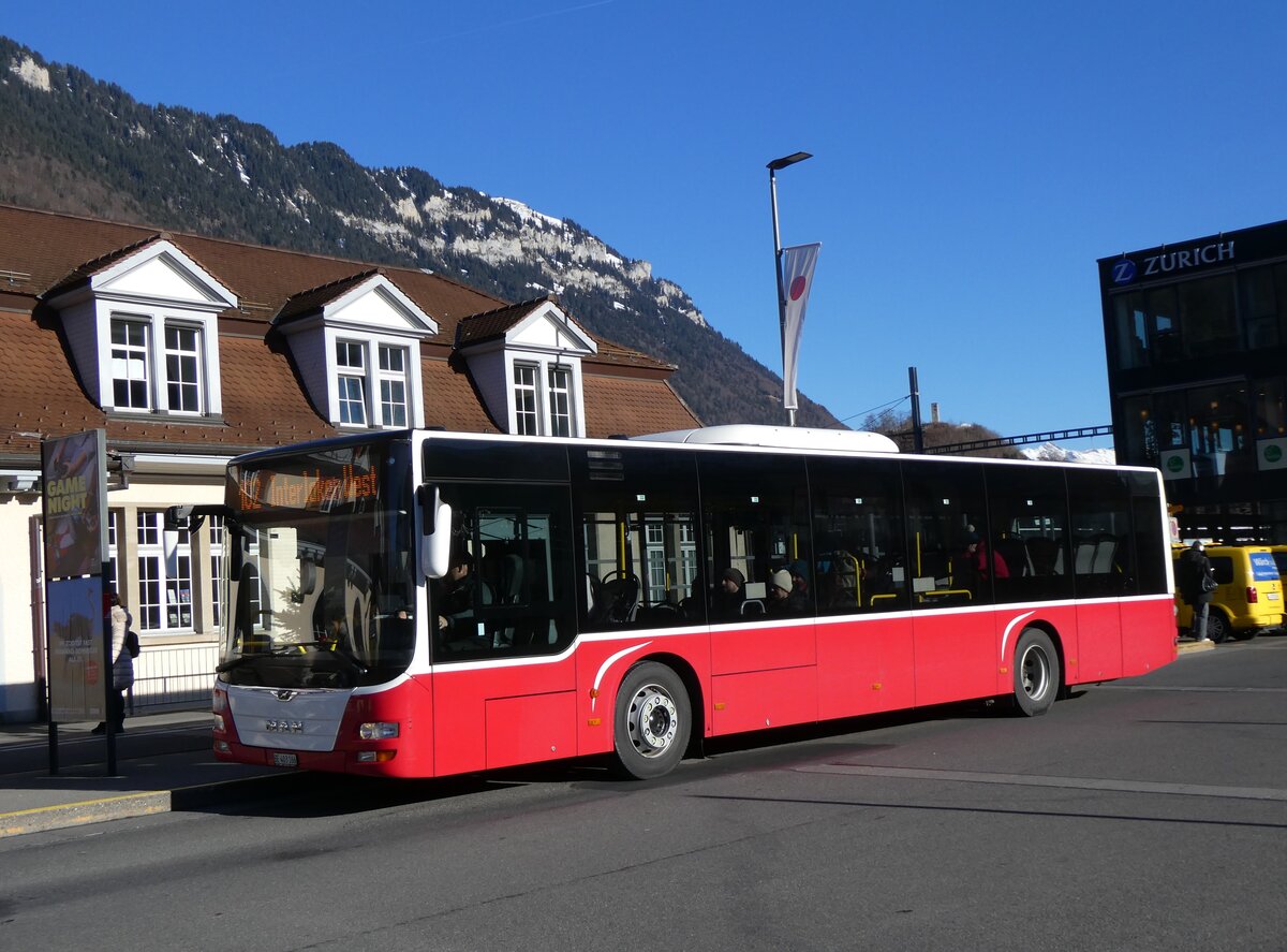 (269'982) - PostAuto Bern - BE 403'166/PID 12'33? - MAN (ex A-Wien) am 16. Dezember 2024 beim Bahnhof Interlaken Ost