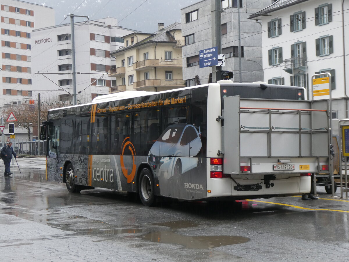 (270'004) - PostAuto Wallis - VS 449'120/PID 10'443 - MAN am 19. Dezember 2024 beim Bahnhof Brig