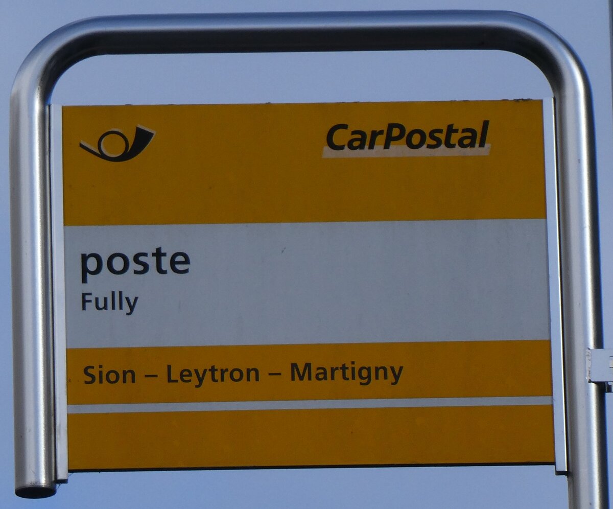 (270'037) - PostAuto-Haltestellenschild - Fully, poste - am 20. Dezember 2024