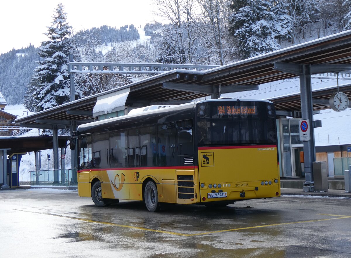 (270'050) - PostAuto Bern - Nr. 11'113/BE 745'481/PID 11'113 - Solaris (ex Nr. 481) am 21. Dezember 2024 beim Bahnhof Gstaad