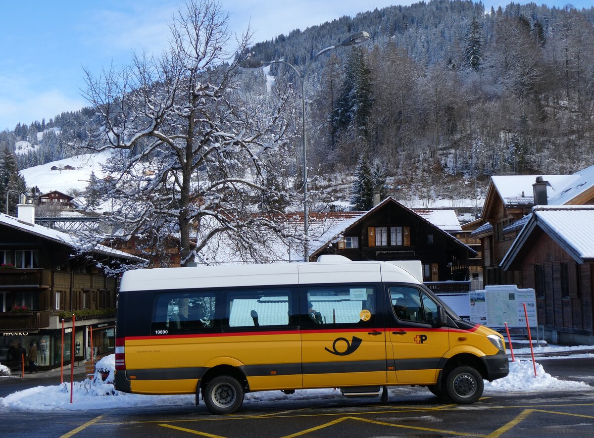 (270'055) - Kbli, Gstaad BE 305'545/PID 10'890 - Mercedes am 21. Dezember 2024 beim Bahnhof Gstaad